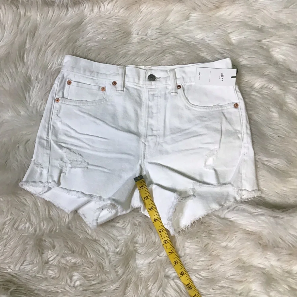 NWT AE77 Classic White Distressed the cut off  Jean Shorts‎